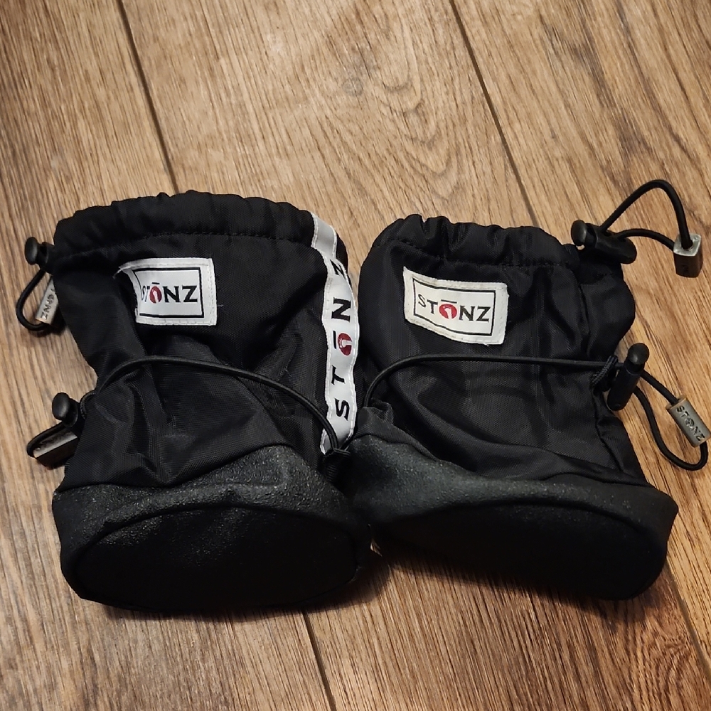 Stonz Black Infant Booties